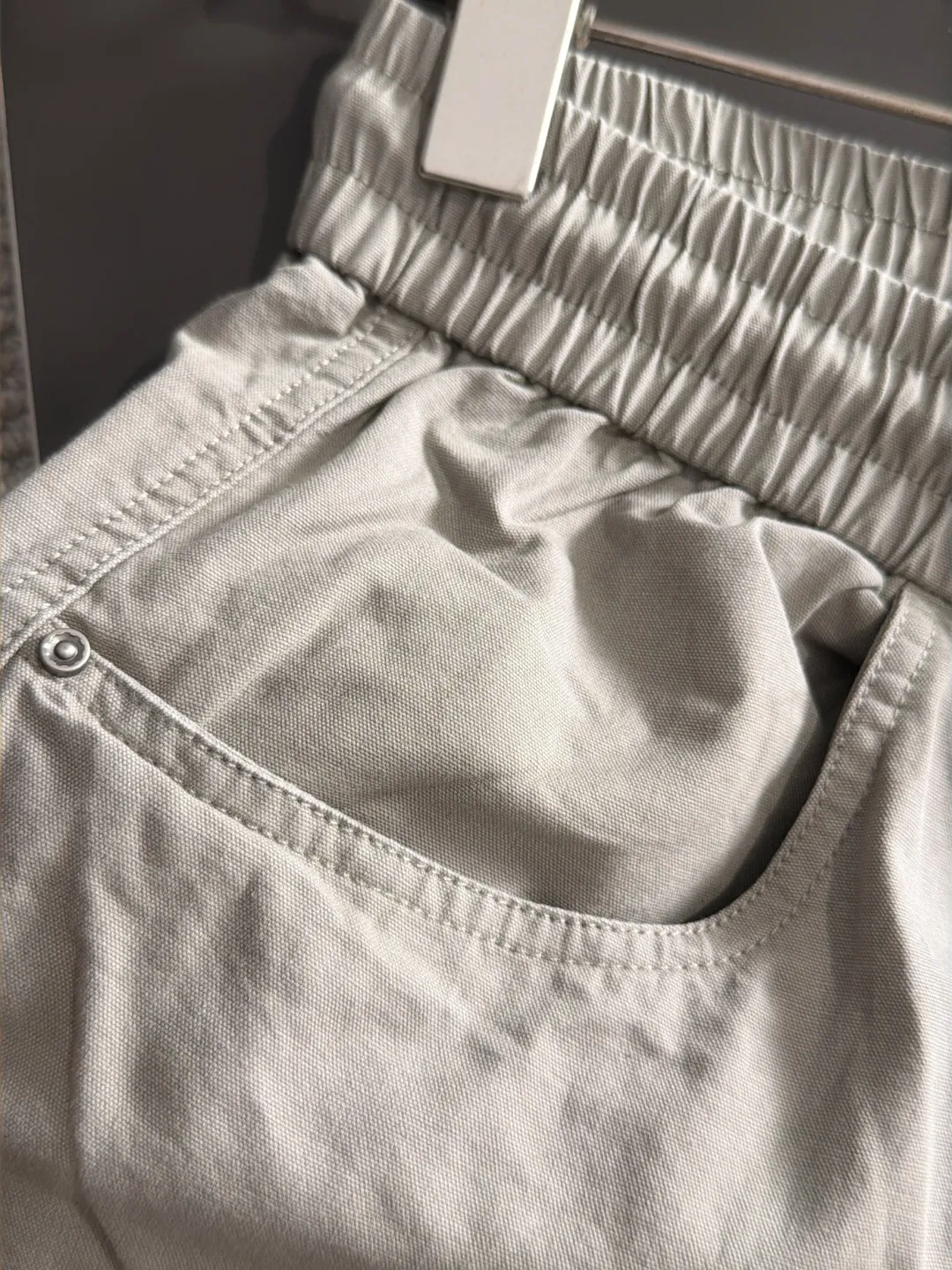 The next day shipped P195 Balenciaga 2026 summer New Arrival elastic casual pants, counter custom fabric Breathable high comfort, impeccable details, brand elements design concept, reflecting high quality. The hand feels delicate and soft! Casual cuts and awesome upper body! Sizes: S-3XL